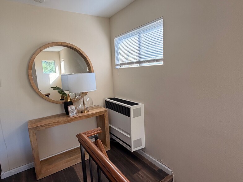 Building Photo - 1826 Silver Lake Blvd