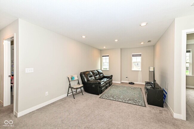 Building Photo - 9904 Delmore Dr