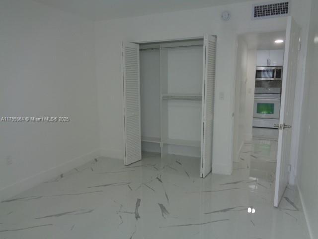 Building Photo - 8820 Fontainebleau Blvd