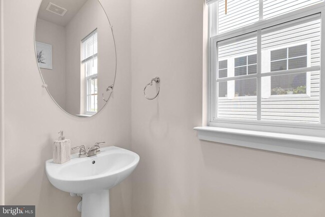 Building Photo - 2053 Whithorn Hl