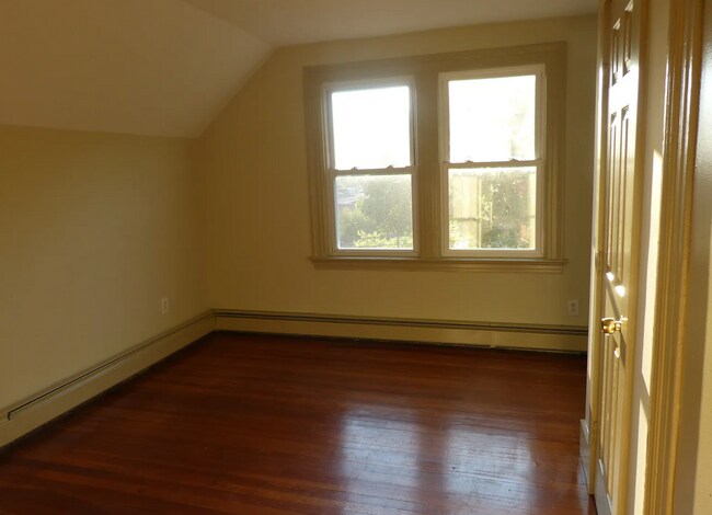 Building Photo - Mansfield Heights | 317-319 Mansfield St.