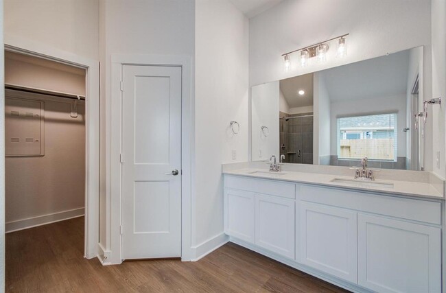 Building Photo - 8627 Pier Cove Dr