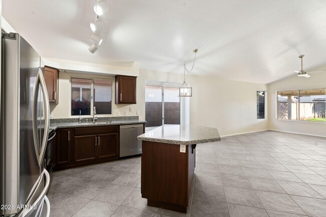 Building Photo - 523 W Kelton Ln