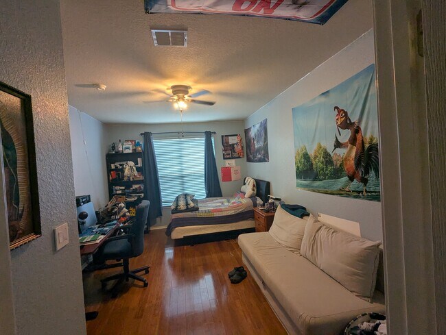 Building Photo - 201 Kipper Ave