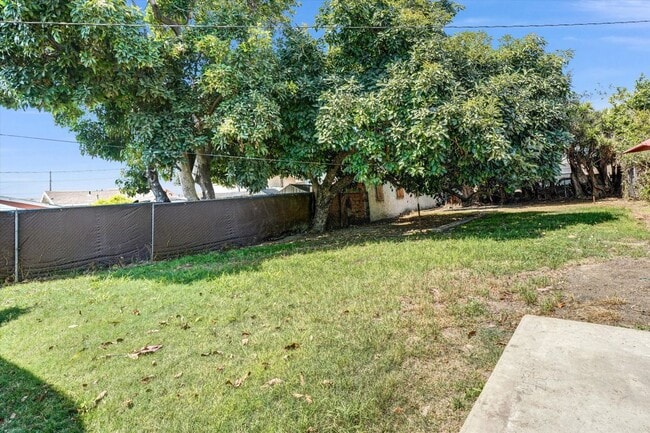 Building Photo - 1413 E 76th Pl