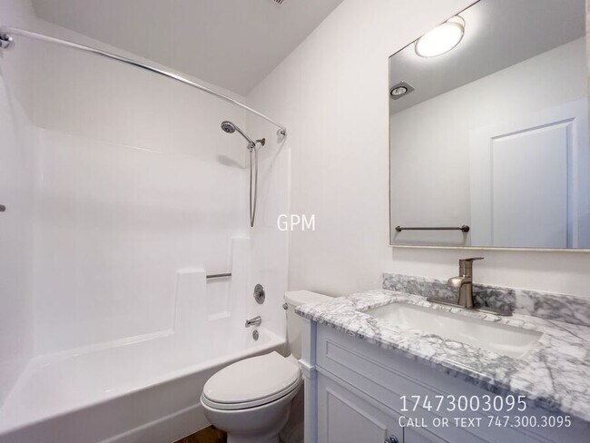 Building Photo - 137 Carr Dr