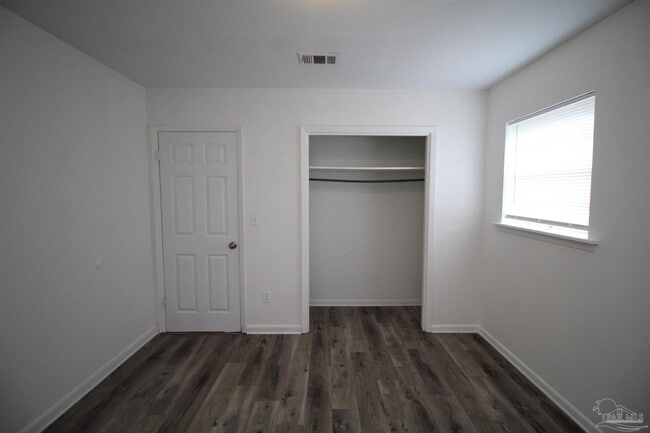 Building Photo - 404 Ladybird Ln
