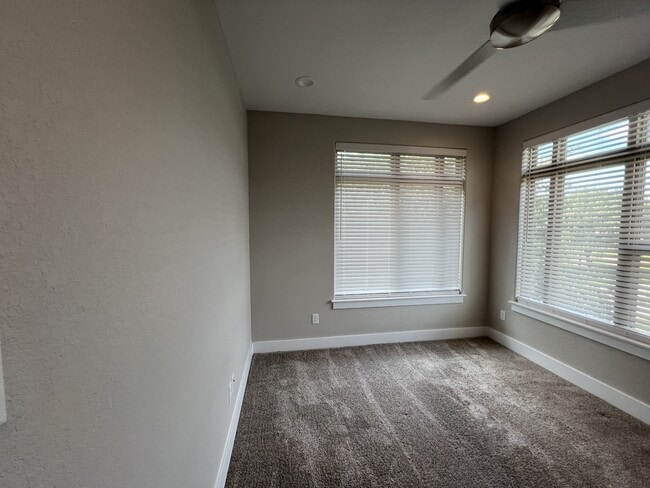 Building Photo - 308 Poplar St