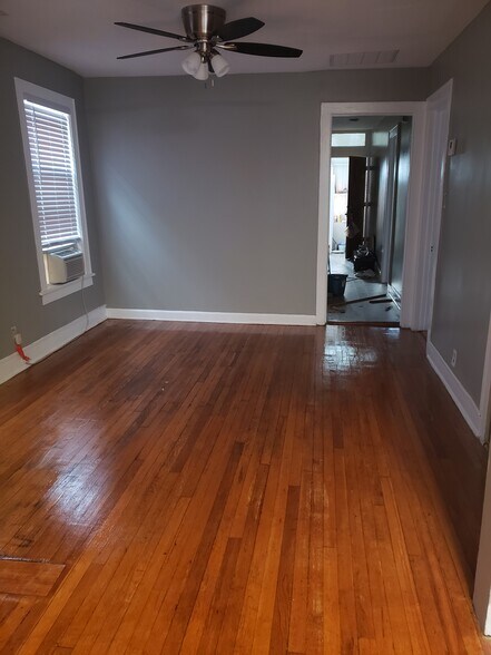 Building Photo - 938 N Parkside Ave