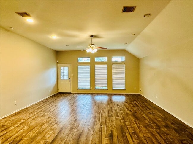 Building Photo - 5643 Walnut Glen Ln