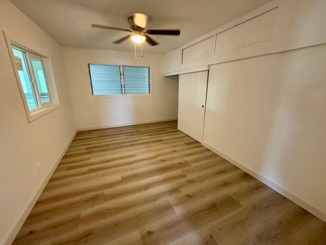 Building Photo - 3/1 w/ ocean views and all utilities inclu...