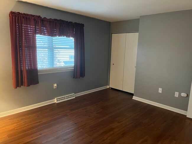 Building Photo - 109 Hopewell Dr