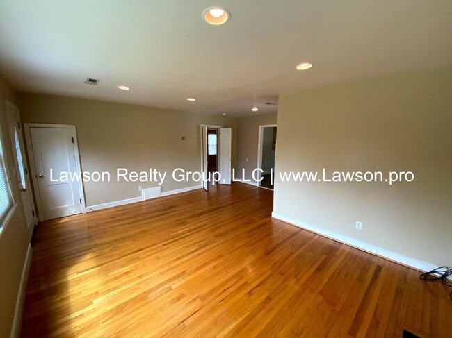 Building Photo - Charming South Roanoke Two Bedroom-One Lev...
