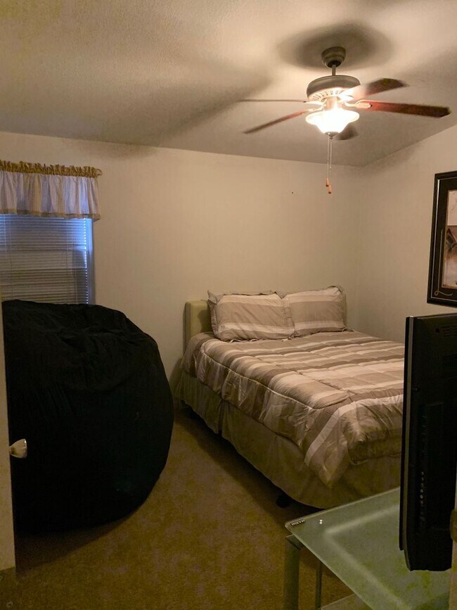 Building Photo - WINTER RENTAL -- 3 Bedroom 2 Bath Home