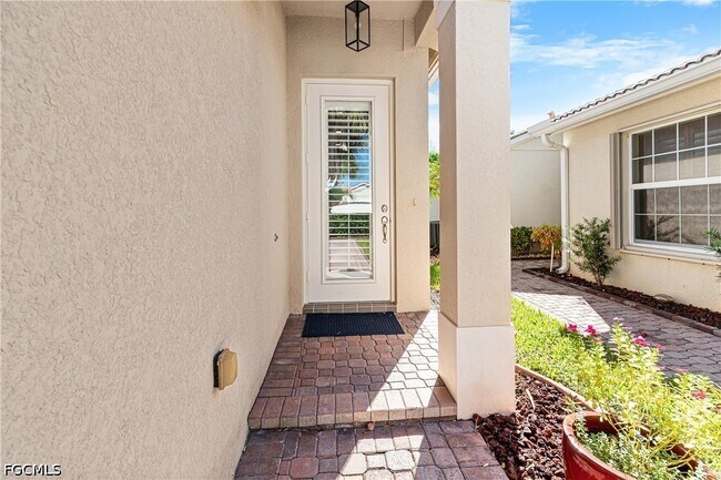 Building Photo - 10535 Carolina Willow Dr