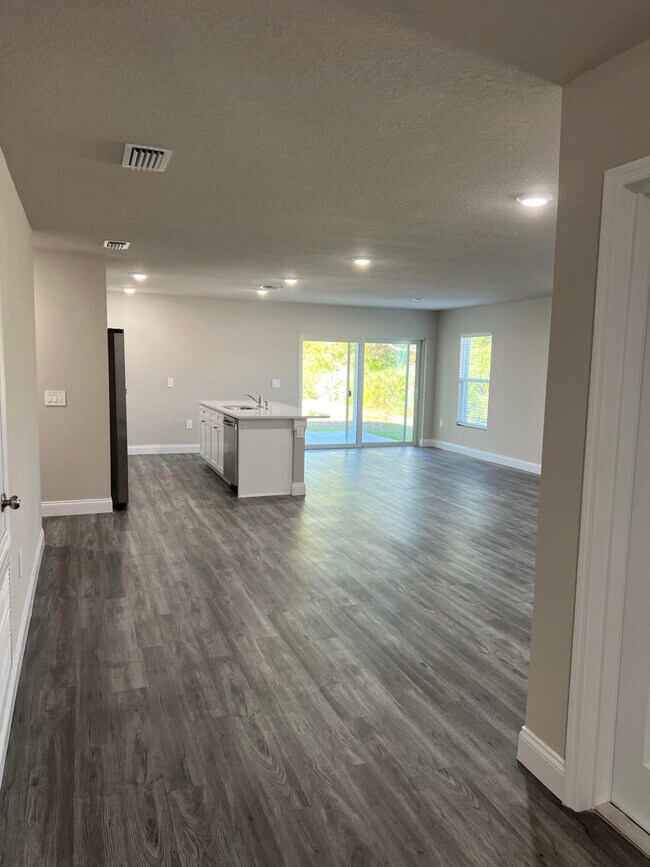 Building Photo - 838 San Filippo Dr SE