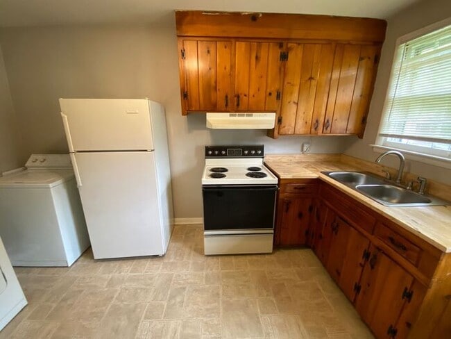 Building Photo - Cute 1 Bedroom in East Nashville!