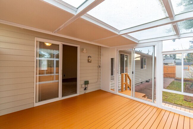 Building Photo - 3 Bedroom 2 Bathroom Home Near Fort Nugent Park!