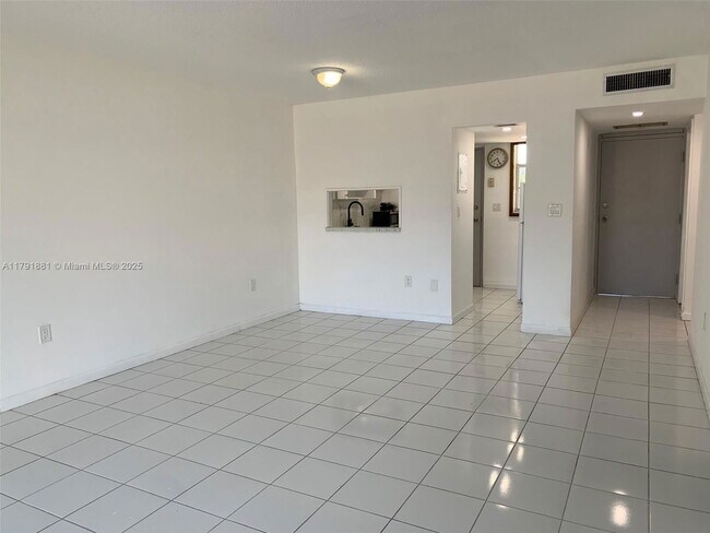 Building Photo - 2859 Leonard Dr