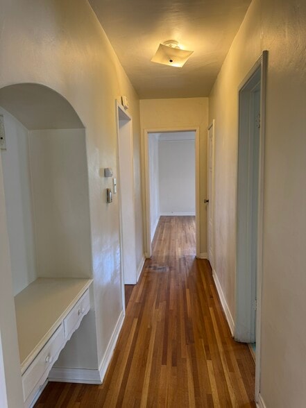 Hallway 2 - 1137 Meadowbrook Ave