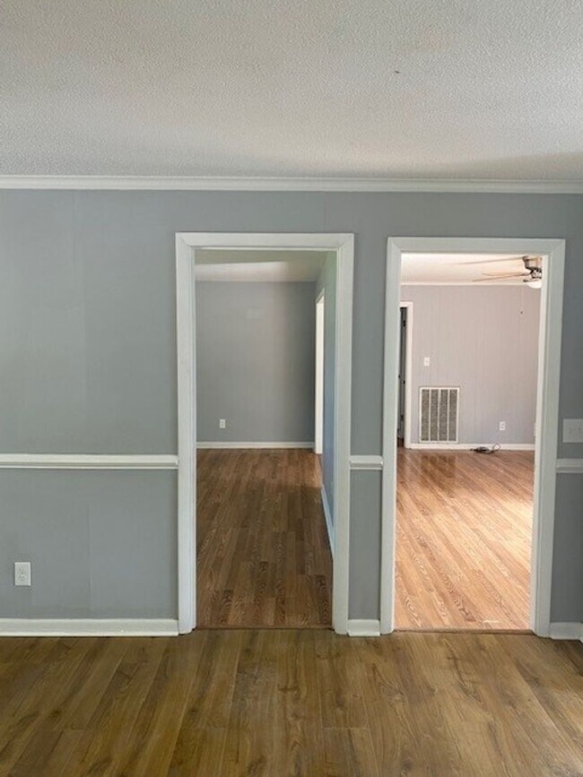 Building Photo - Brick Ranch Home in Pine Valley