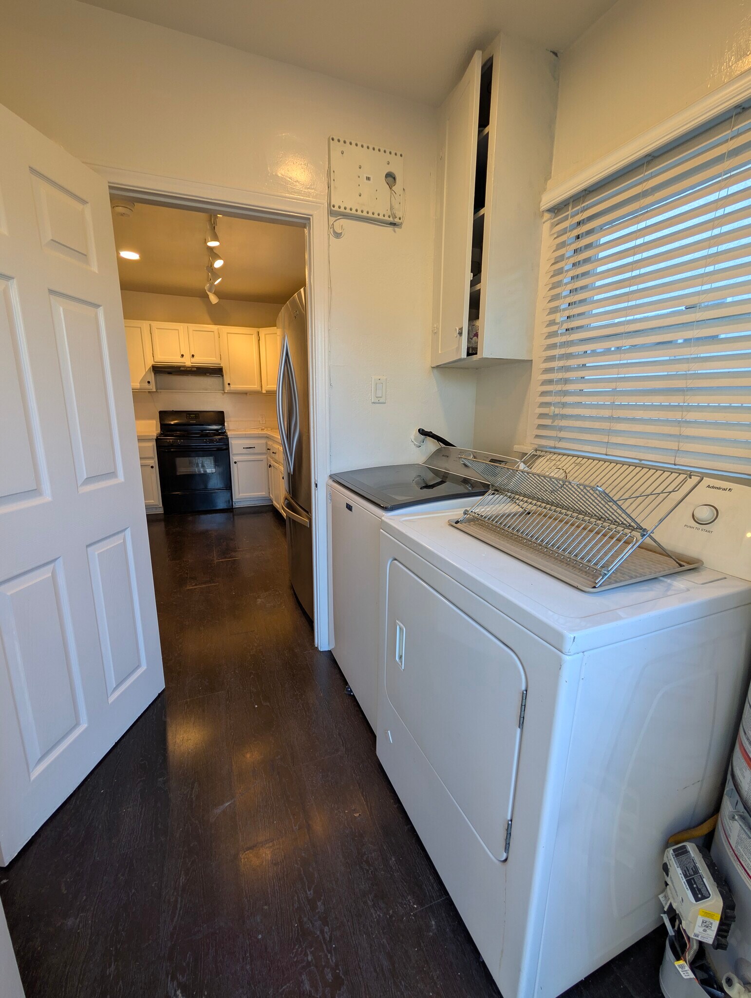 Building Photo - 849 N West Knoll Dr