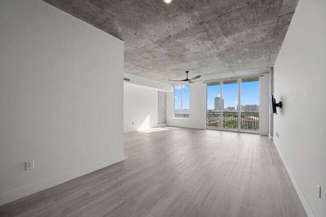 Building Photo - 300 S Australian Ave