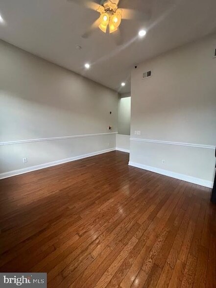 Building Photo - 923 N 15th St