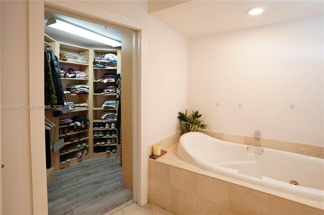 Building Photo - 3370 Hidden Bay Dr