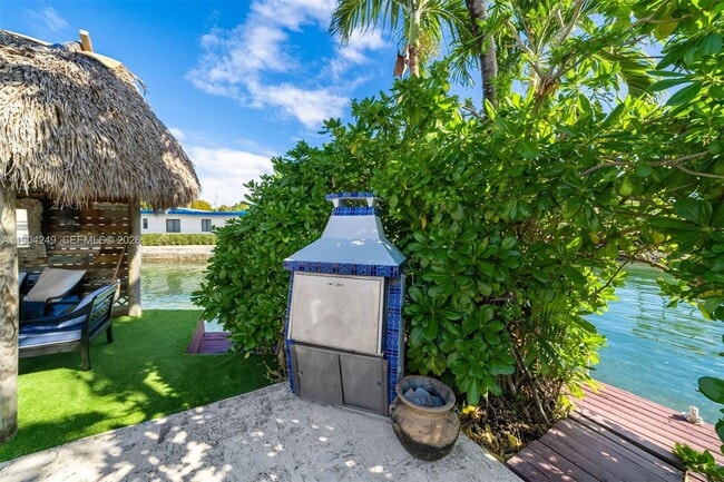 Building Photo - 7975 Biscayne Point Cir