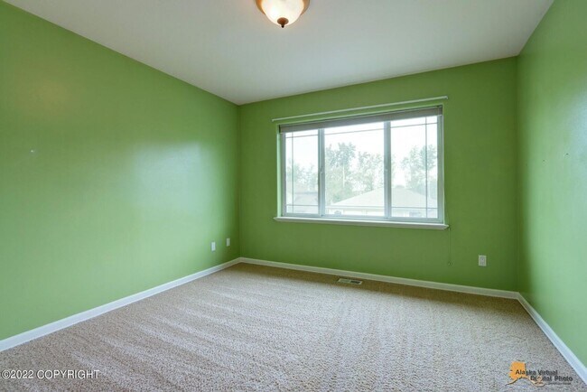 Building Photo - Stunning home conviently located by Eagle ...