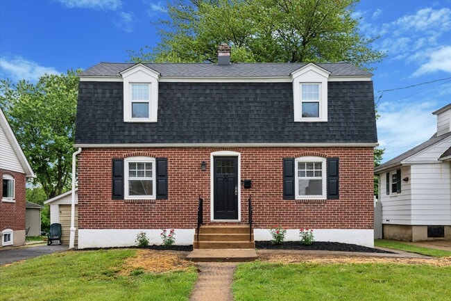 Primary Photo - Renovated Home in Jackson Heights, Claymon...