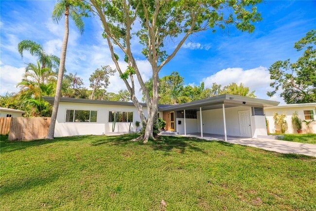 Building Photo - 4811 Juanita Way S