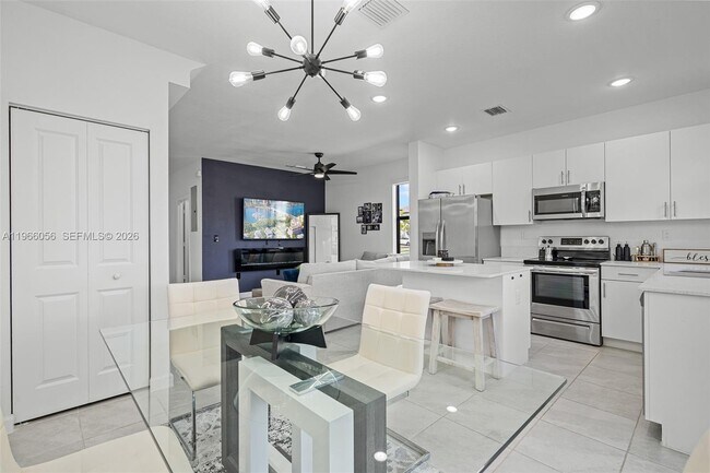 Building Photo - 9941 SW 231st Ln