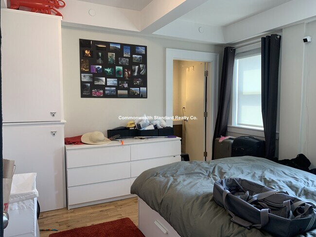 Building Photo - 126 Charles St