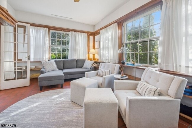 Building Photo - 258 Ridgewood Ave