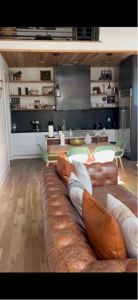 Building Photo - 2228 Oliver Ave