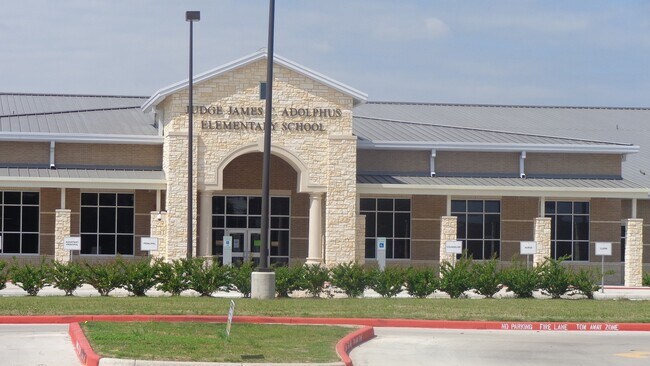 Building Photo - 21422 Beverly Chase Dr
