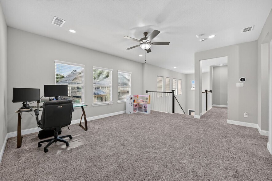 Building Photo - 12991 Vinson Dr