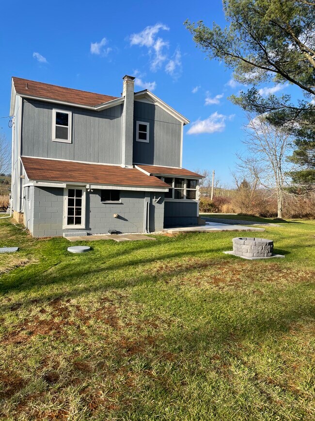 Building Photo - 111 Mohawk Ln