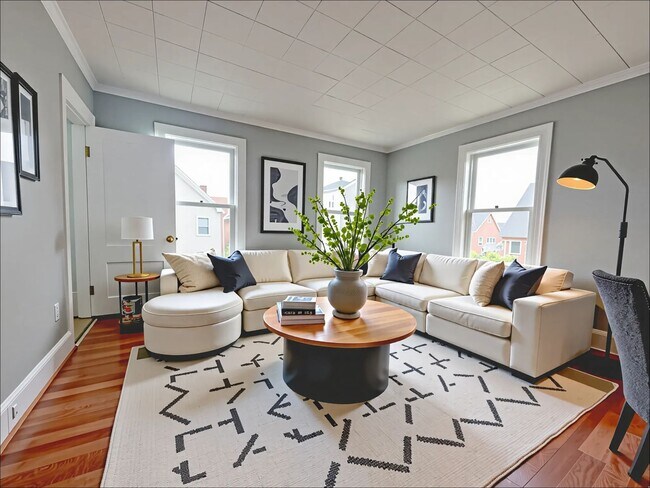 Building Photo - 159 Cartier St