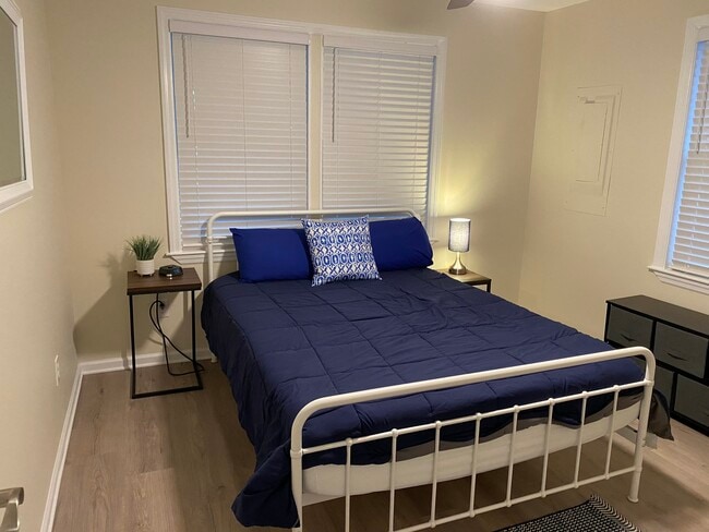 Building Photo - 405 Lossing Ave