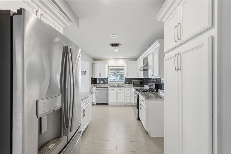 Building Photo - 725 Patricia Ave