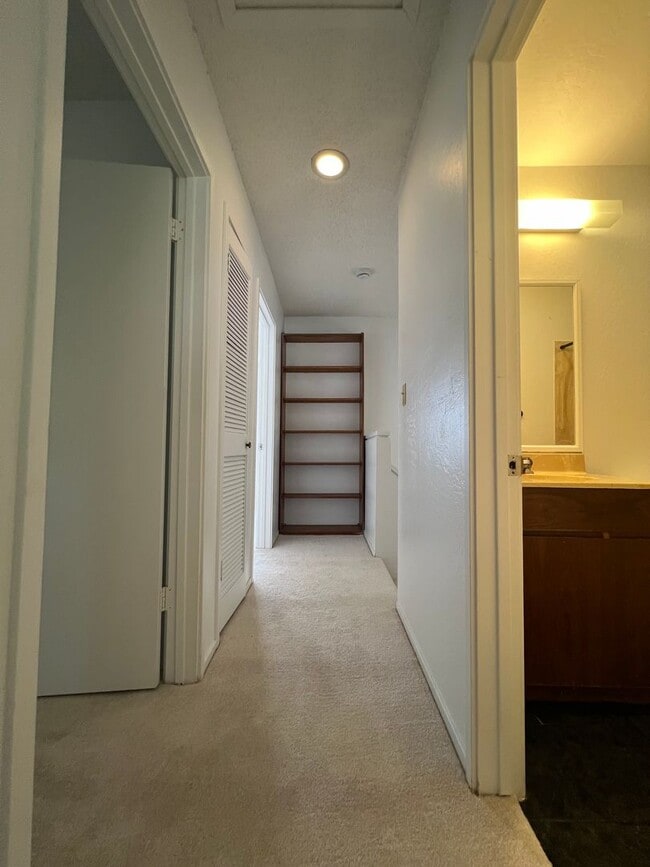 Building Photo - Updated 2-story TH with front yard & back ...