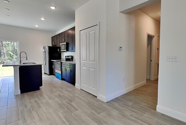 Building Photo - 209 Marion Oaks Manor