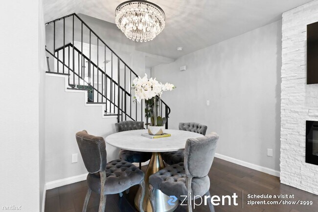 Building Photo - 3 br, 2 bath Townhome - 137 Margo Drive, M...