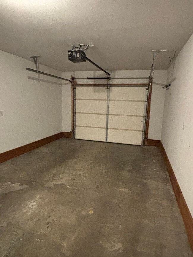 Building Photo - 2 Bed 1.5 Bath Duplex in Lebanon