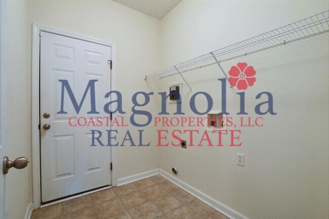 Building Photo - 3 Bedroom 2 Bathroom Live Oak - Richmond Hill