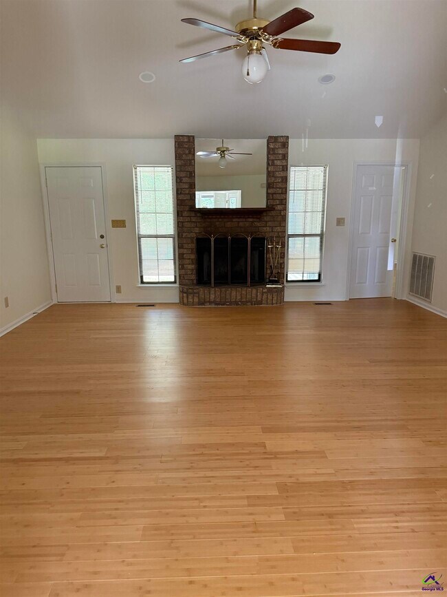 Building Photo - 421 Granada Terrace