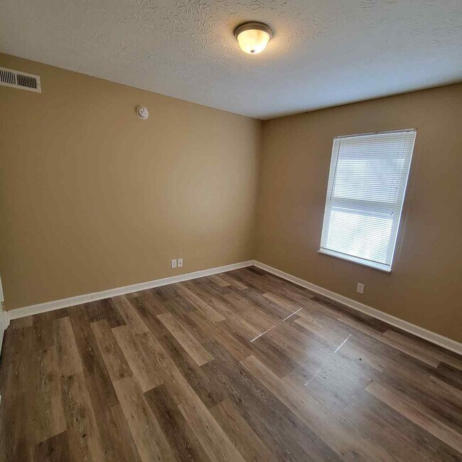 Building Photo - 2817 Colt Dr NE